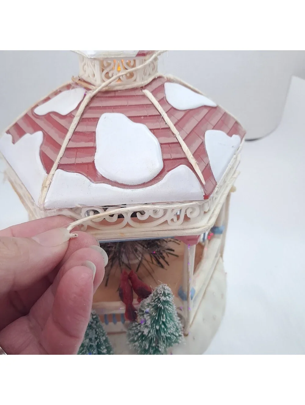 Vintage Avon Gazebo Holiday Splendor Lighted Fiber Optic Christmas village 2002